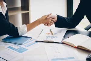 business deal, afacere, intelegere, tranzactie