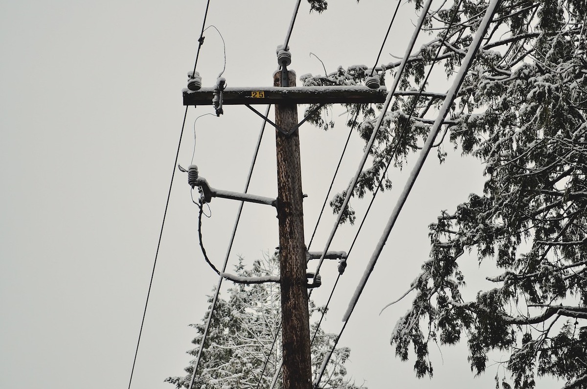 linie electrica curent zapada, iarna