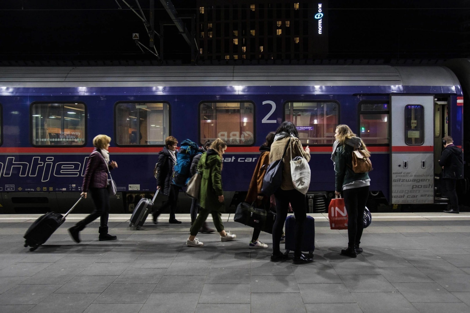 tren, gara, calatori