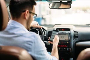 masina telefon sofer aplicatie auto