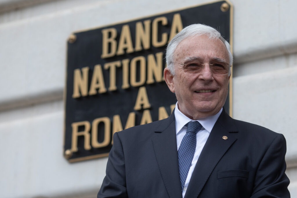 Mugur Isărescu, Banca Națională a României, BNR