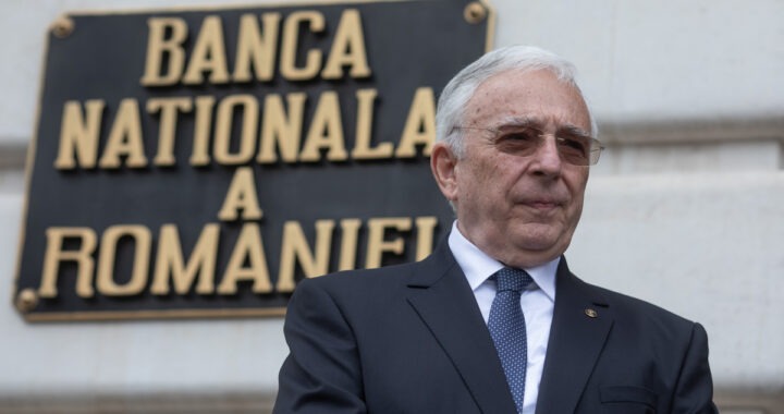 Mugur Isărescu, Banca Națională a României, BNR