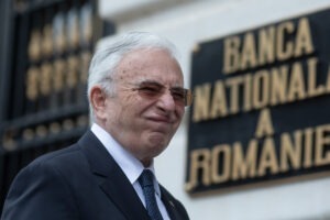 Mugur Isărescu, Banca Națională a României, BNR
