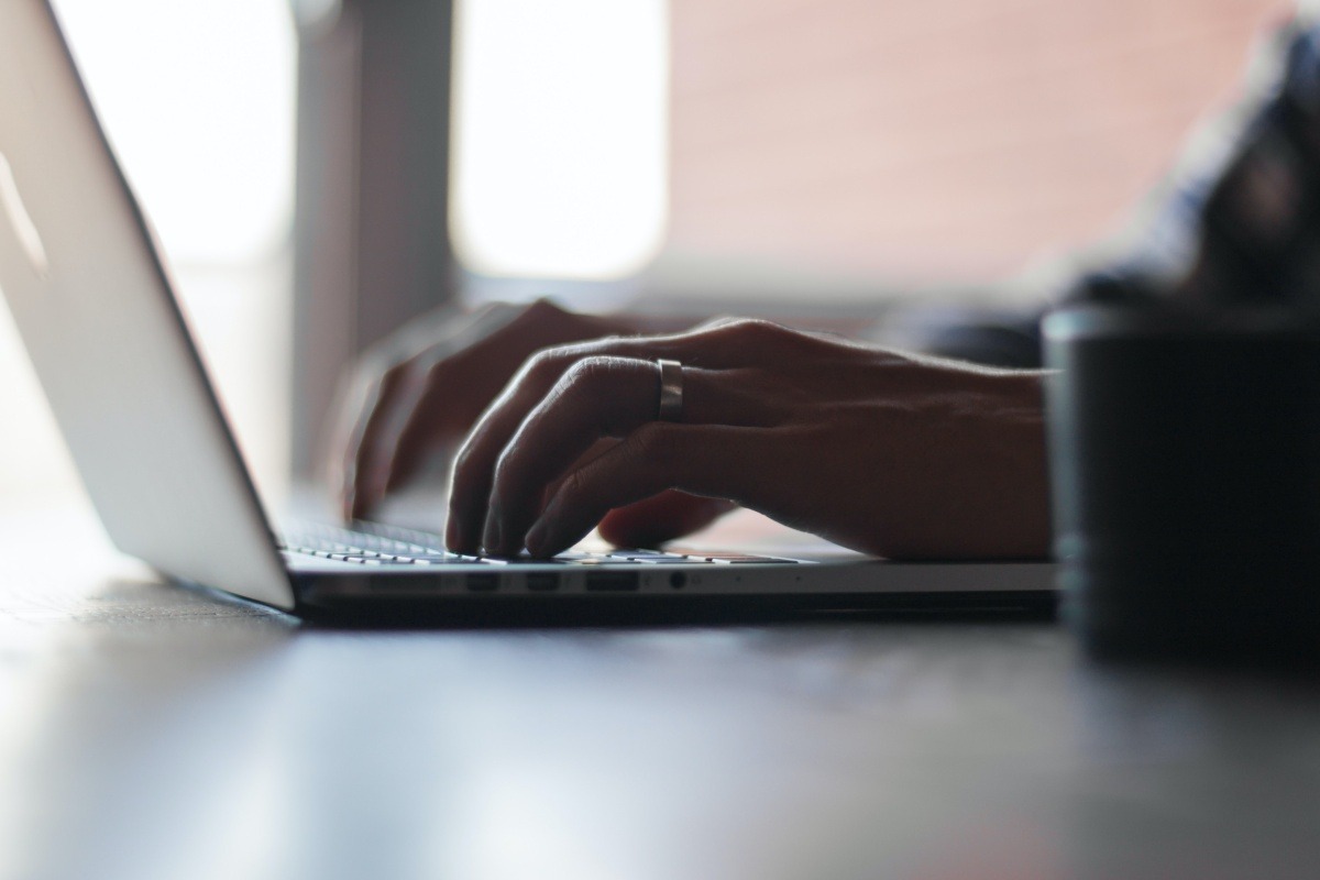 online, discutie online, laptop, digitalizare