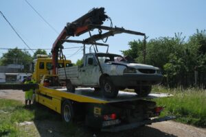 masina-veche-ridicata rabla local