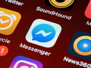 pexels messenger