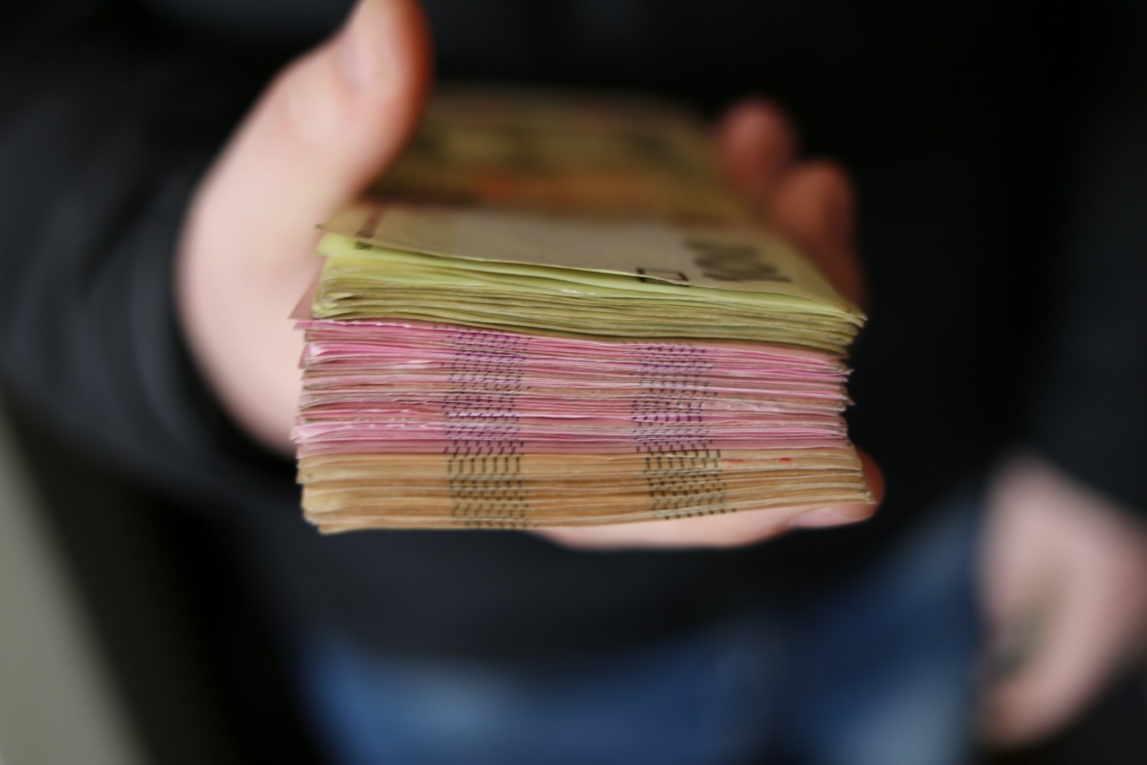 cash, bani, plati, plata, evaziune fiscala, mita, spaga, coruptie