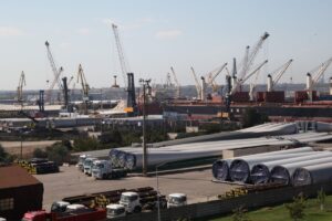 portul constanta, remorchere, cargo, nave, vapoare, cereale, cale ferate port, dane, transport, containere, macarale, marfuri, comert, export, import, silozuri, cereale ucrainene (20)