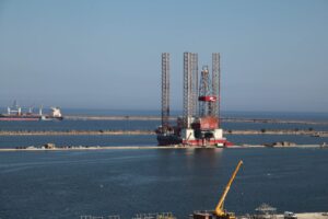 portul constanta, remorchere, cargo, nave, vapoare, cereale, cale ferate port, dane, transport, containere, macarale, marfuri, comert, export, import, silozuri, cereale ucrainene (25)