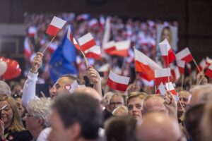 steag polonia alegeri pis coalitia civica donald tusk jaroslaw kazcinsky