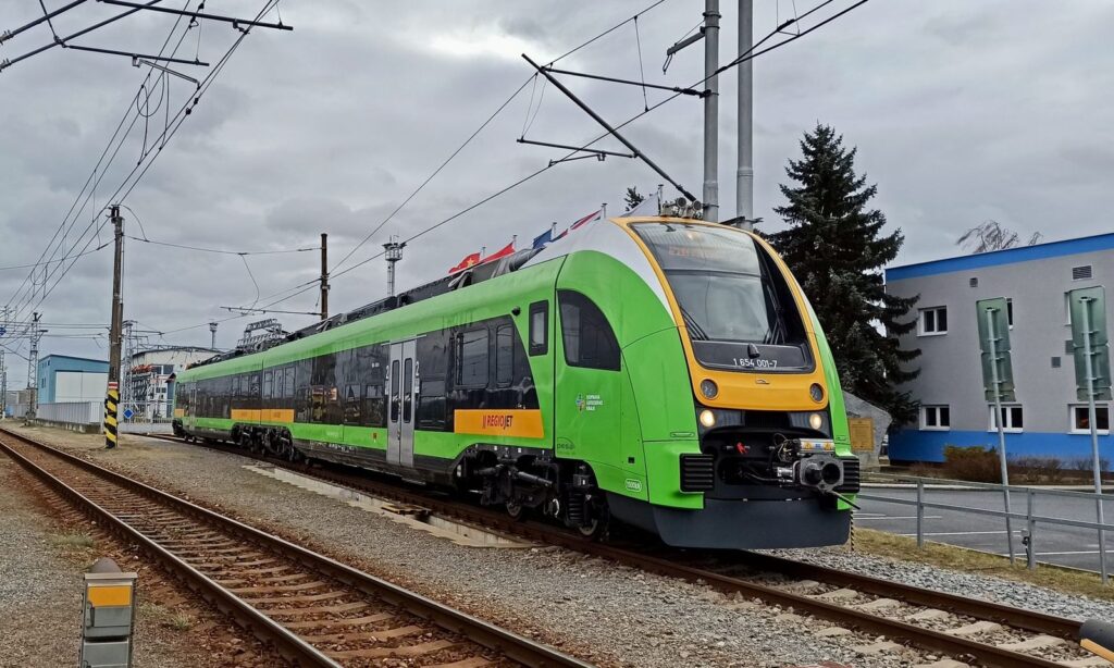 Tren PESA ARF