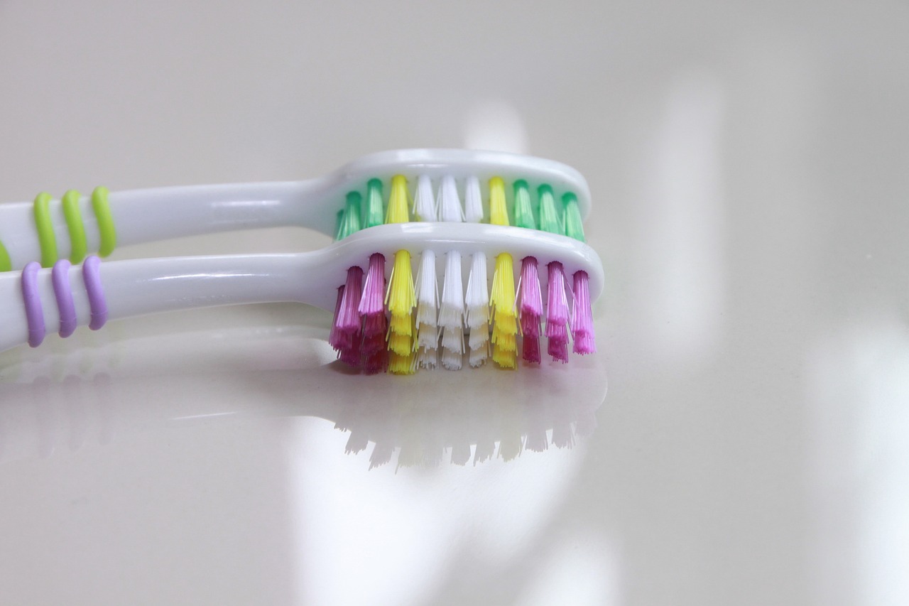 periute de dinti colgate