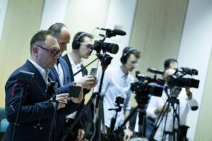 Presă jurnaliști ziariști camere foto video Sursa foto Peter Szijjarto