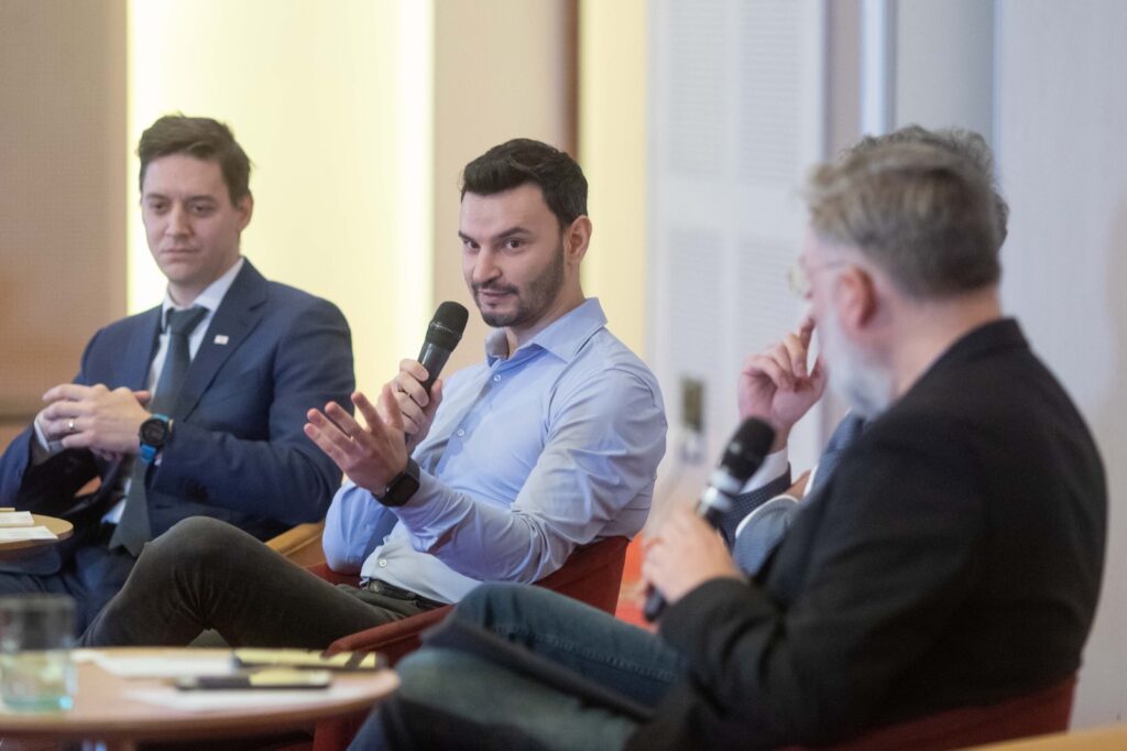 Tudor Cosăceanu, UiPath, Adrian Ispas, Vatis Tech, Cristian Popescu, Amazon Web Services, Cătălin Striblea, Conferință Economedia AI PLAY
