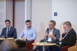 Tudor Cosăceanu, UiPath, Adrian Ispas, Vatis Tech, Cristian Popescu, Amazon Web Services, Cătălin Striblea, Conferință Economedia AI PLAY