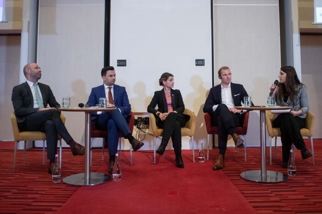 Sabin Sărmaș, Elisabeta Moraru, Google, Mihai Ghigiu, Mateusz Majewski, UiPath, Elena Deacu, Conferință Economedia AI PLAY