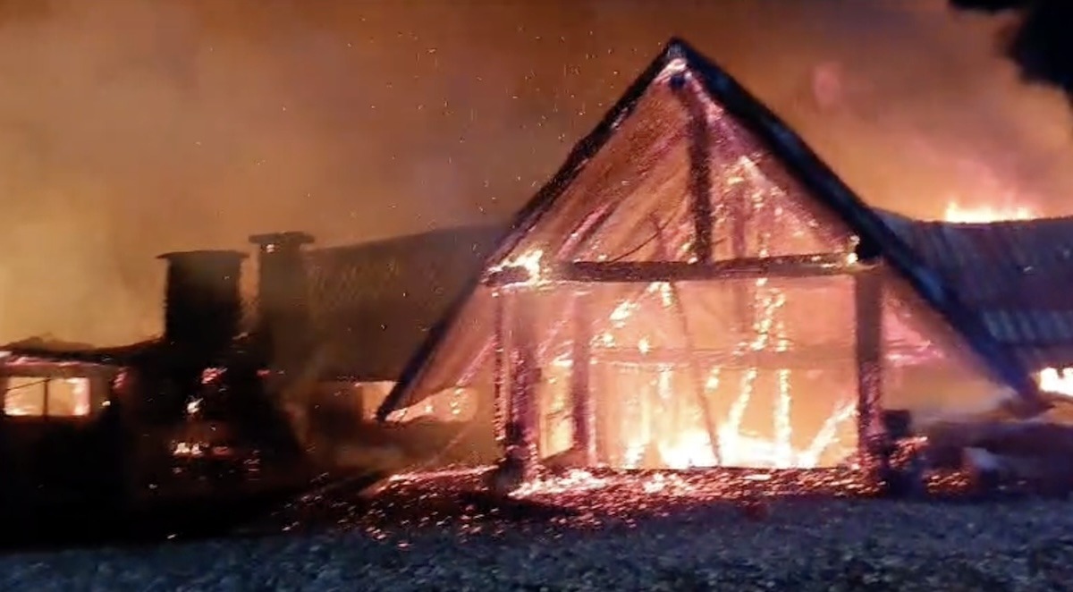 incendiu ferma dacilor 2