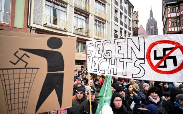 AFP__20240120__34FZ4TT__v1__HighRes__GermanyPoliticsPartiesMigrationRacismDemo-e1705842857150-640x400