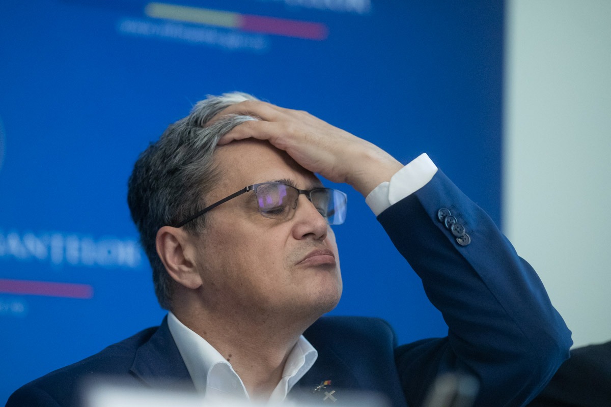 Marcel Bolos, ministrul Finantelor