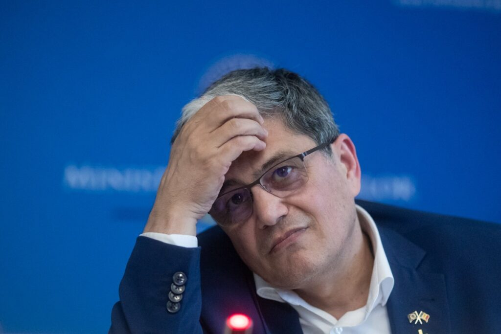 Marcel Bolos, ministrul Finantelor