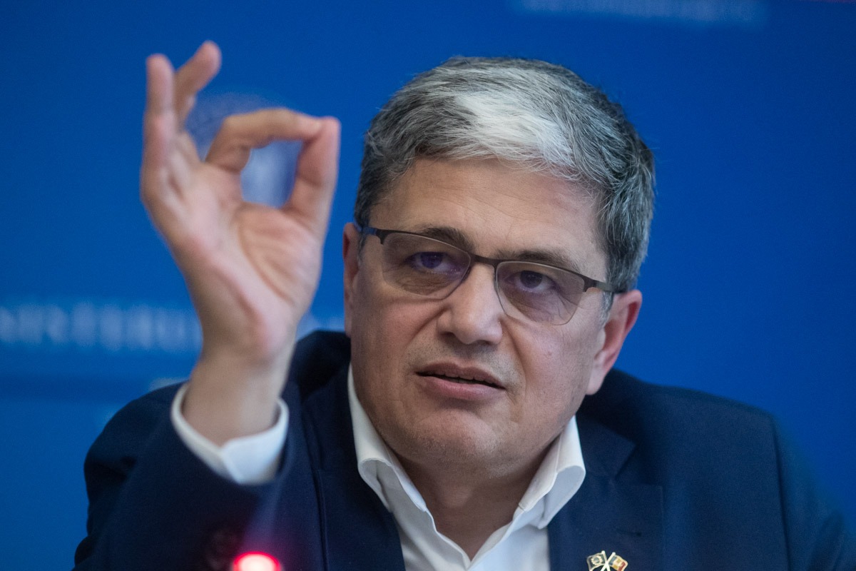 Marcel Bolos, ministrul Finantelor