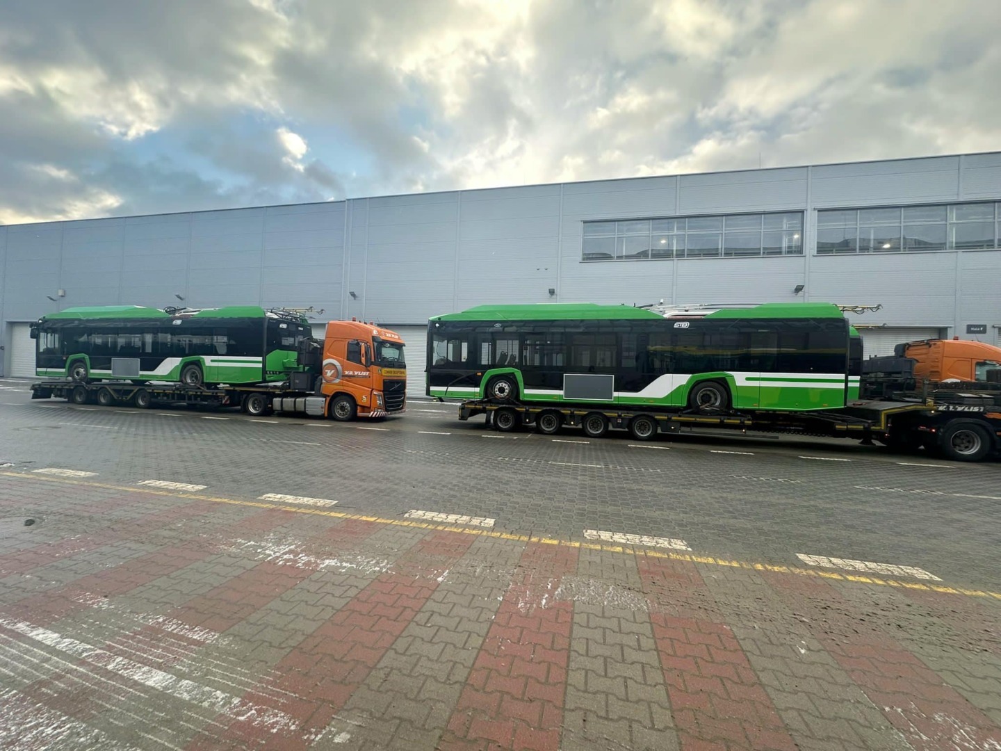 Primele 9 troleibuze Solaris