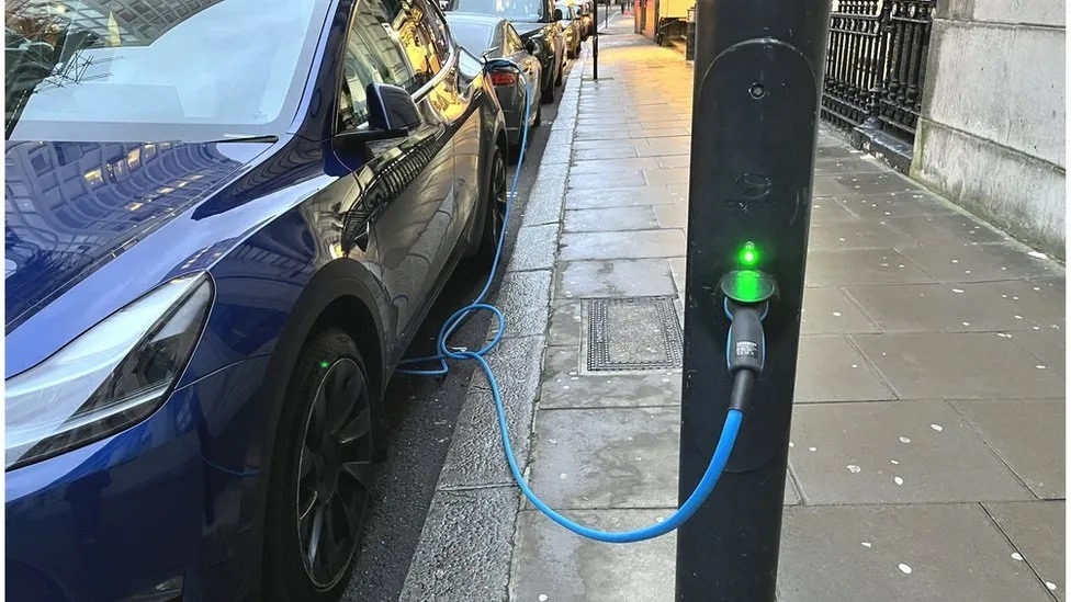 incarcator masini electrice pe stalp