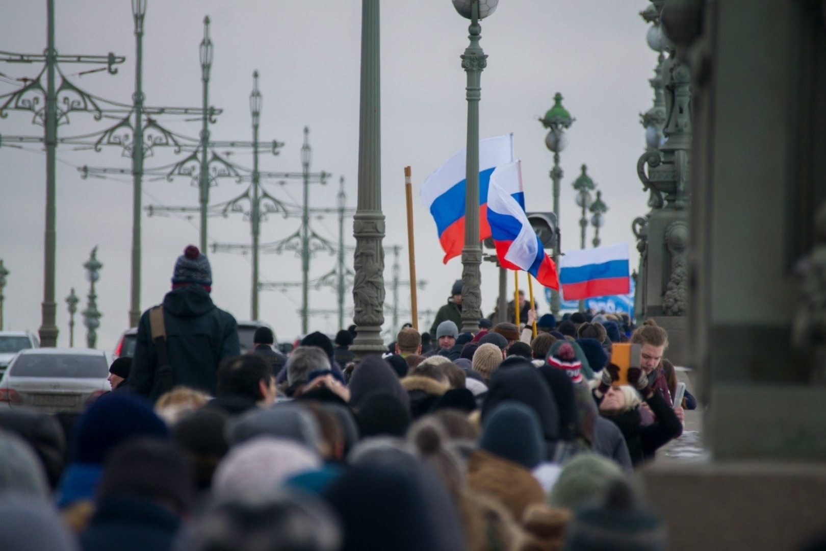 rusia rusi sanctiuni populatie moscova steag kremlin
