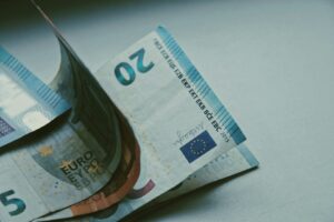 bani, euro, economii, bancnote