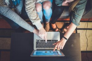 tineri, start up nation, laptop, adolescenti, business