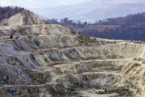 rosia-montana-cariera-mina-minerit