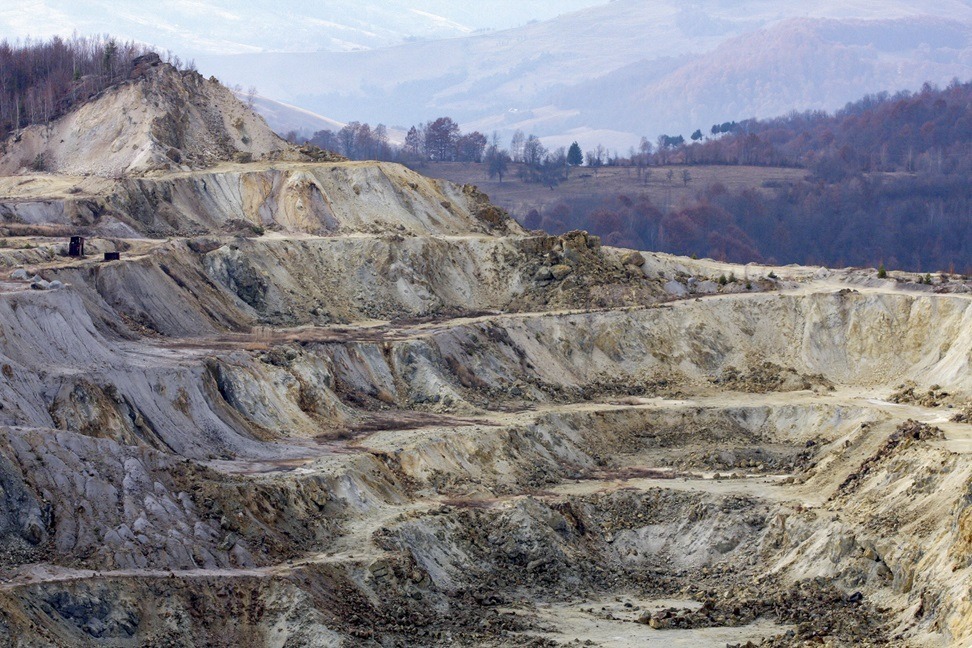 rosia-montana-cariera-mina-minerit