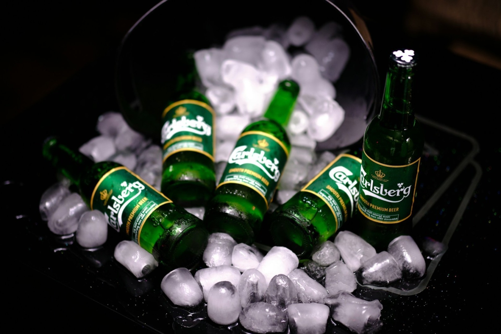 carlsberg rece bere gheata bautura alcool party