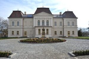 5. Castelul Banffy