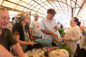 Florin Dumitrescu la Piața Agroalimentară Crasna. (Sursa foto: Cristian Spinu)