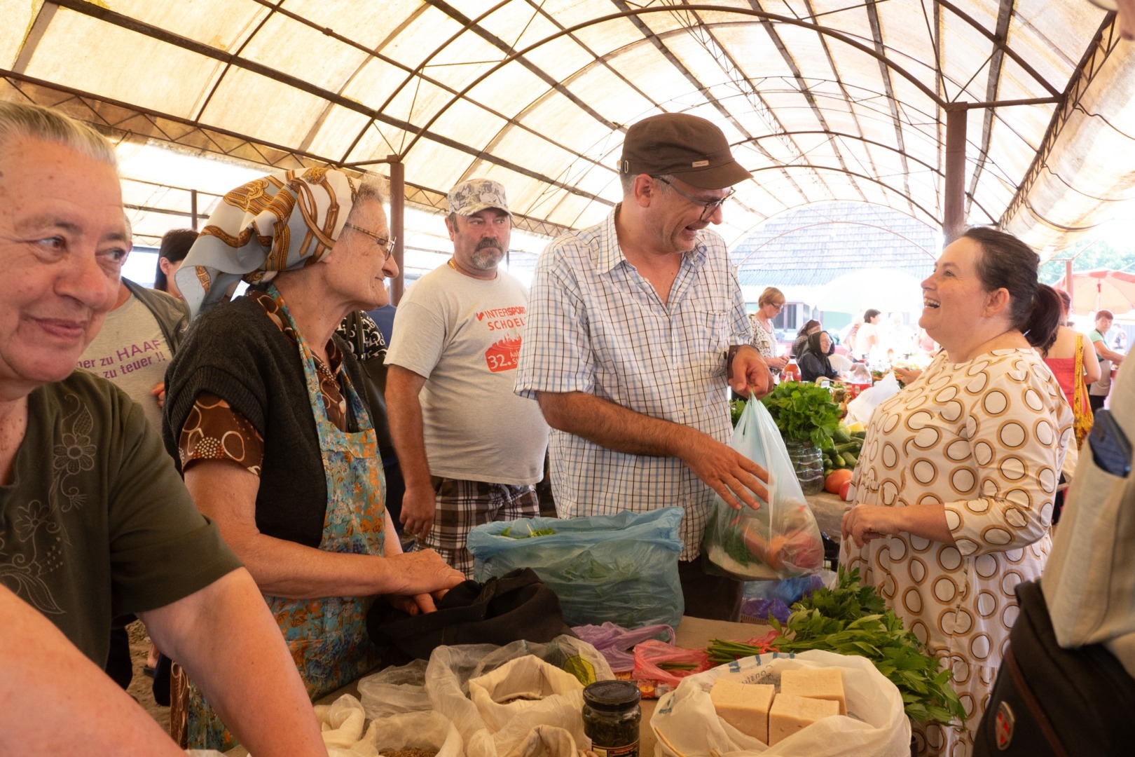 Florin Dumitrescu la Piața Agroalimentară Crasna. (Sursa foto: Cristian Spinu)