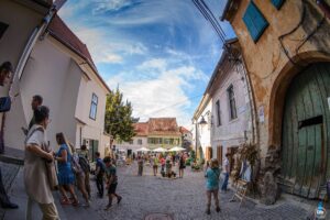 Flori pe scari la Sibiu