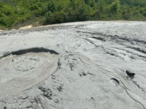 atv vulcanii noroiosi peisaj sit natural4