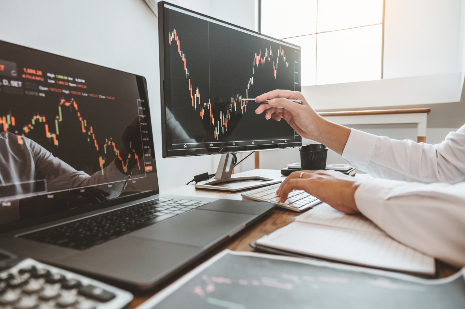 Investment stock market Entrepreneur Business team discussing an