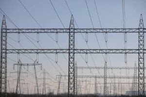 cabluri curent curent electric electricitate energie infrastructura linii de curent linii de curent de inalta tensiune stalpi facturi factura distributie distributie energie