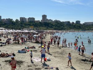 plaja, turisti, constanta, soare, canicula, vacanta, concediu, mare