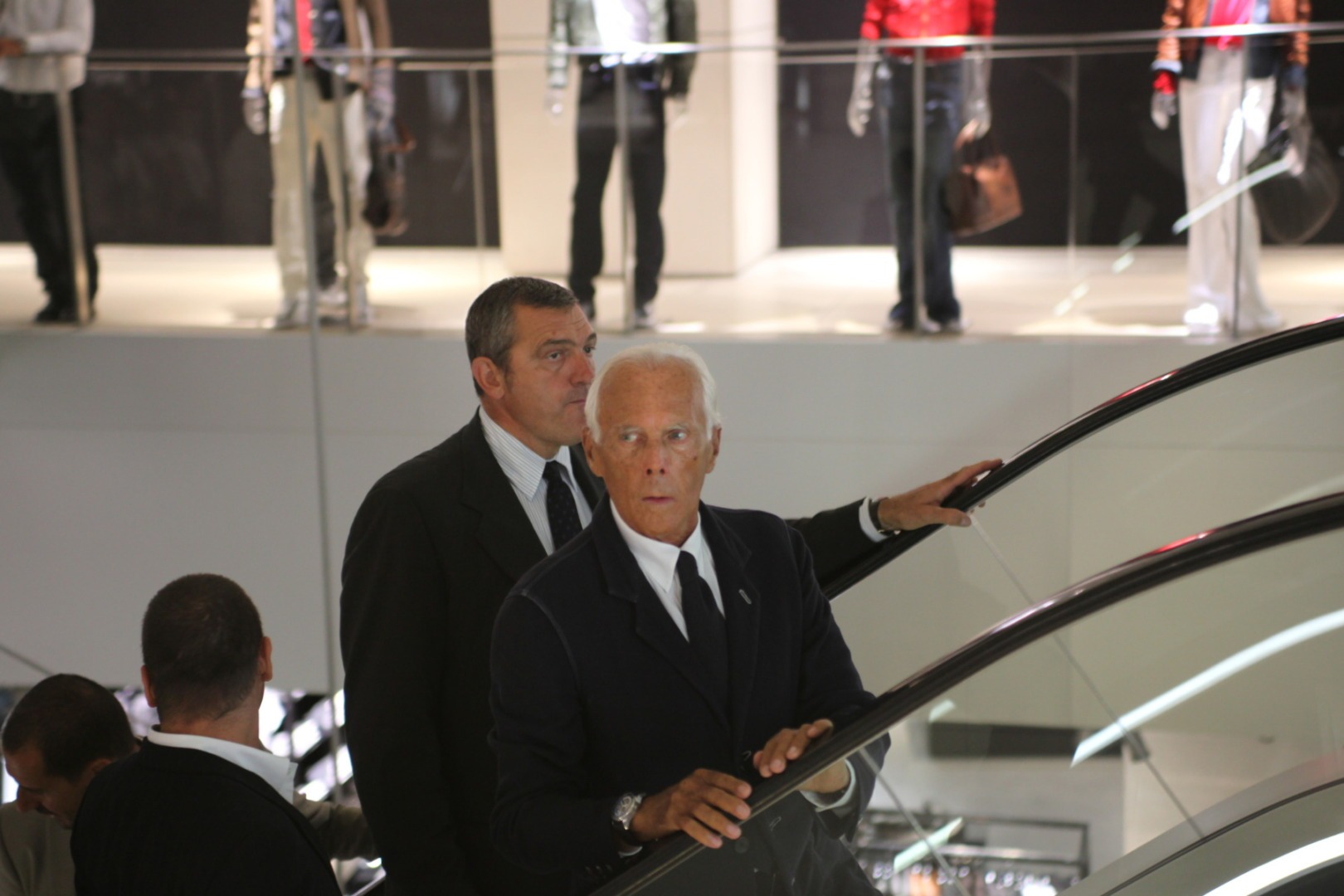 moda, armani, giorgio armani, vanzari armani