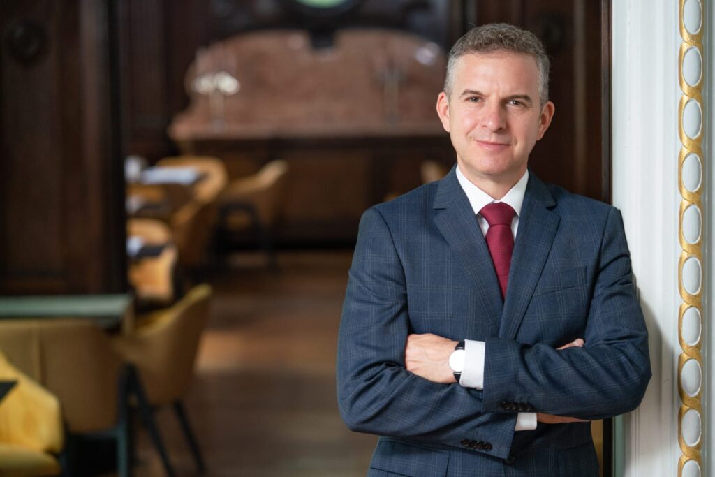 Marius Bicu, Ferma cu Omenie