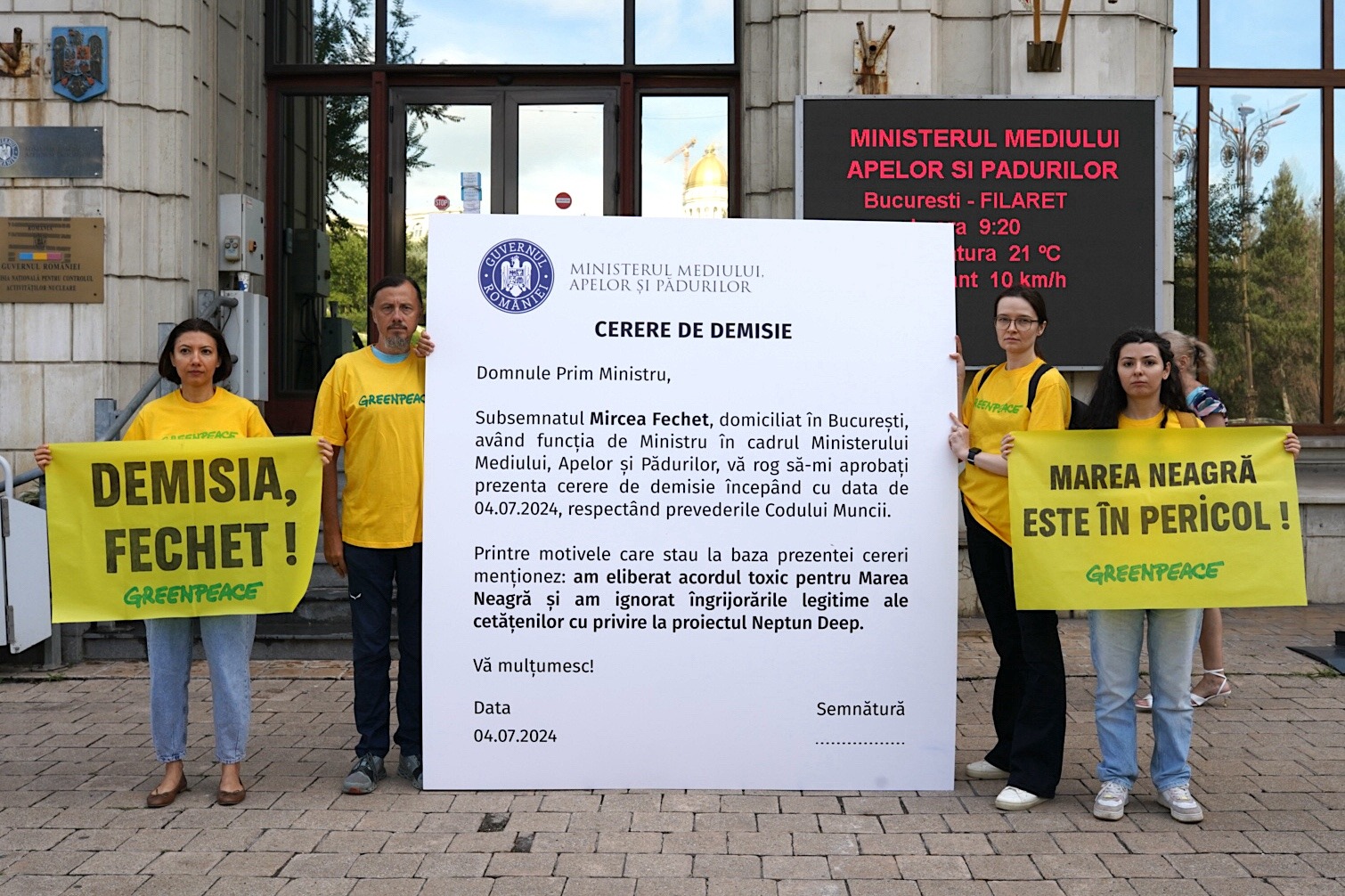 greenpeace protest ministerul mediului