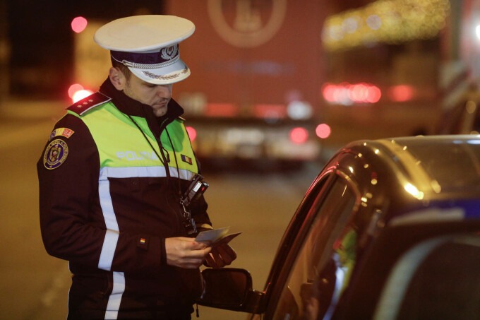 politie, politisti, trafic, masina, fiola, permis,