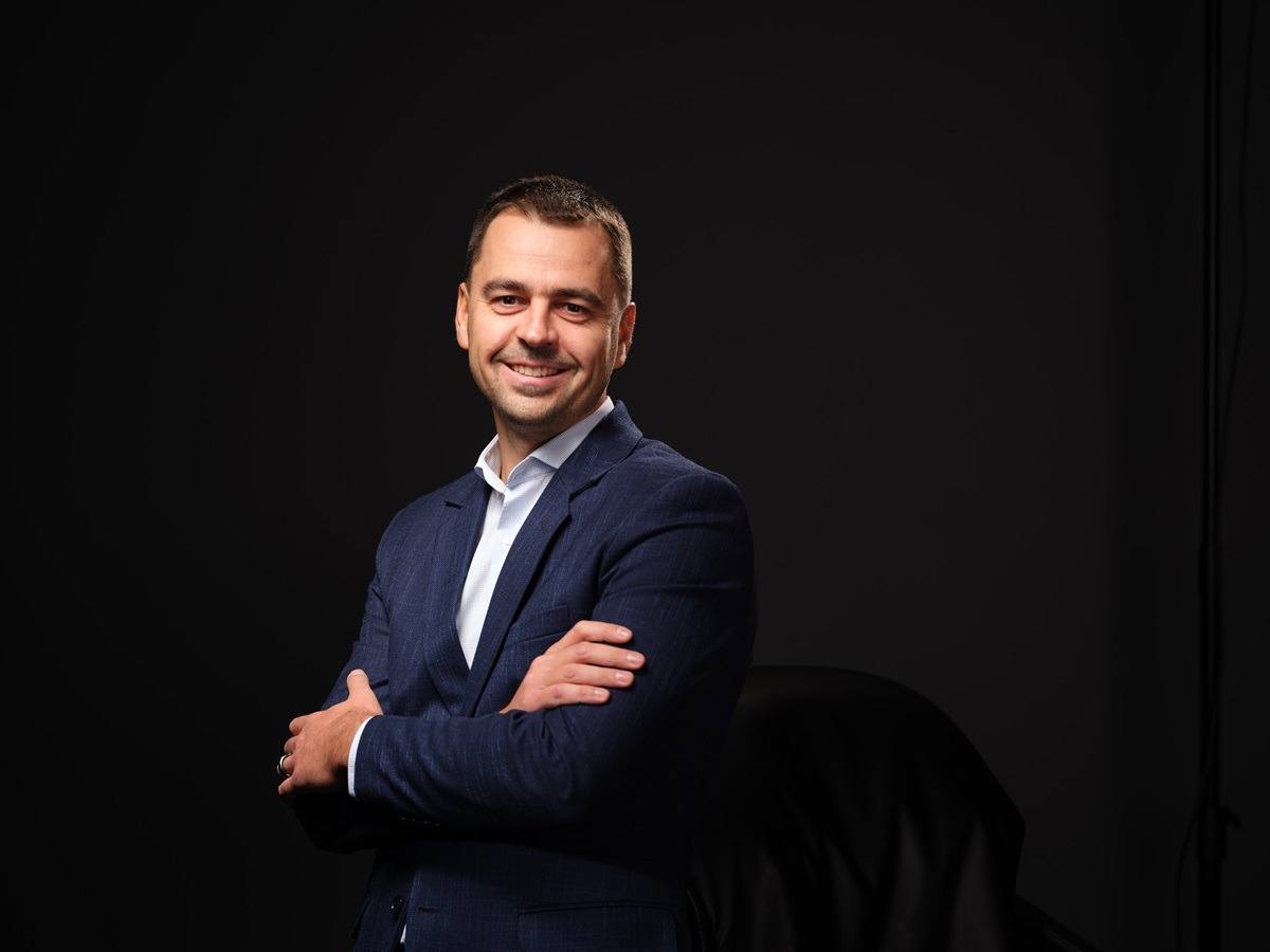 Adrian Rus, Komoder