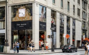 moda, ted baker, ted baker inchide magazinele