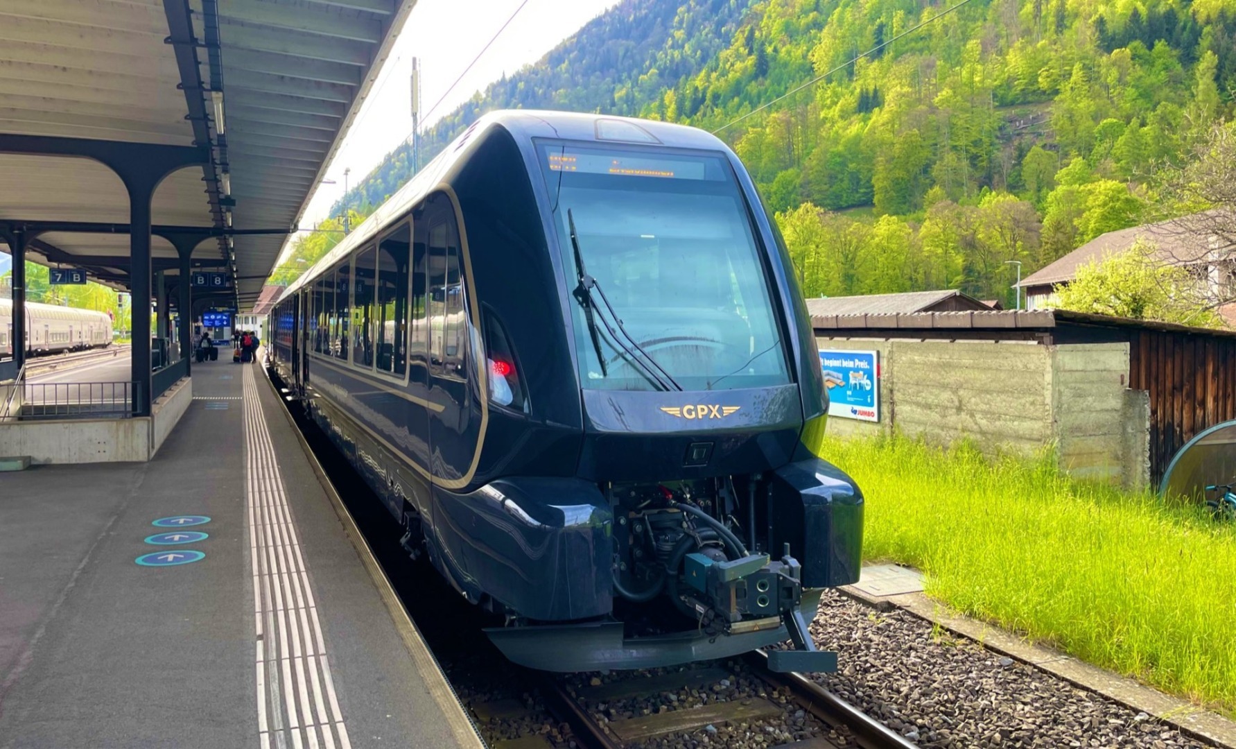 goldenpass express, tren