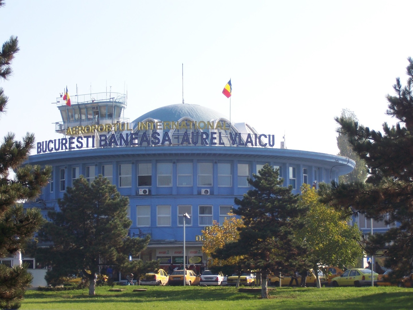 Aerogara_Baneasa_fata