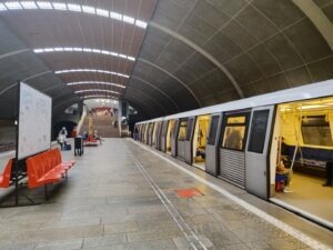 metrou Metrorex stația Titan Mag 1